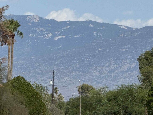 Foto del edificio - 4832 E 24th St