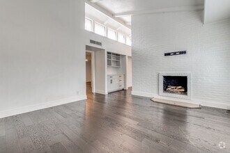 Building Photo - 5932 Sandhurst Ln
