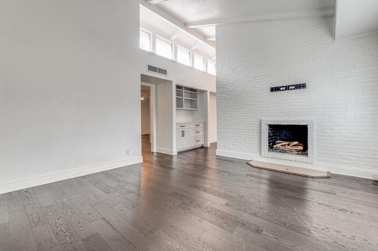 Foto principal - 5932 Sandhurst Ln