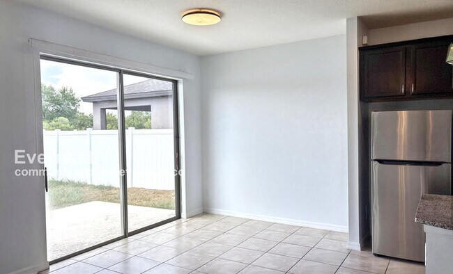 Foto del edificio - 5110 Claremont Ct