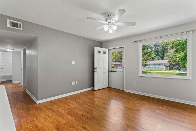 Foto del edificio - 1909 Mayfair Dr