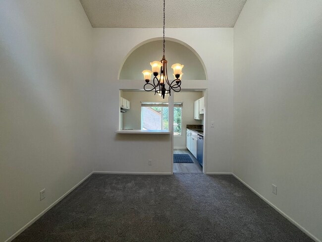Building Photo - LOCATION! Move-in ready 2+2 w/parking, pool + balcony!
