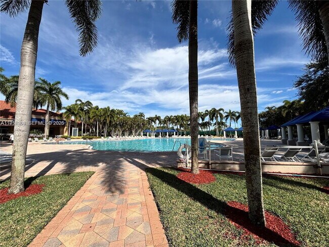 Foto del edificio - 14300 NW 16th St