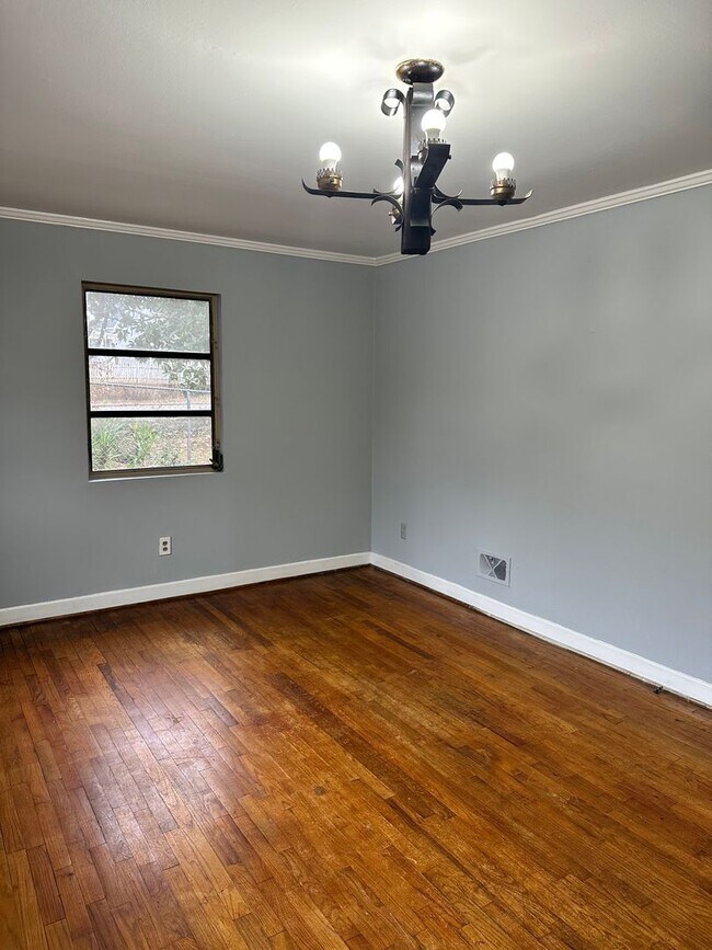 Available for Section 8! 3 Bedroom 1 Bathr... House Rental in