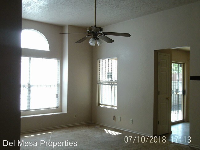 Building Photo - 3 br, 2 bath House - 1709 Skyview NE