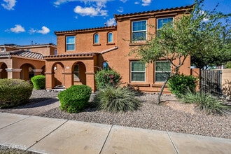 Building Photo - 2257 S Ponderosa Dr