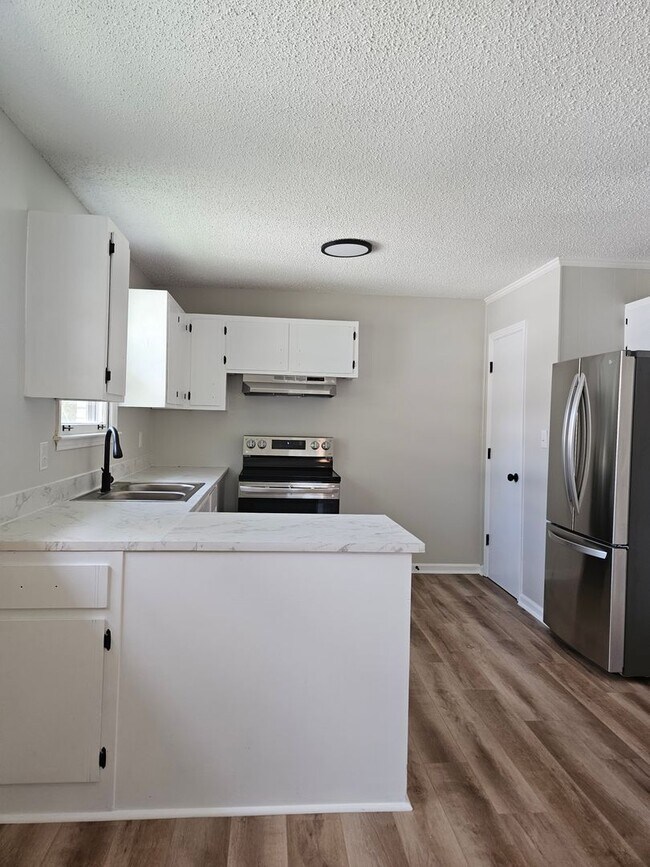 Building Photo - Paradise Hill 1516,1518,1520