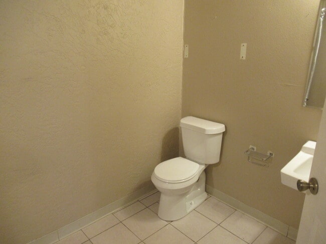 Foto del edificio - 221 Columbia Rd