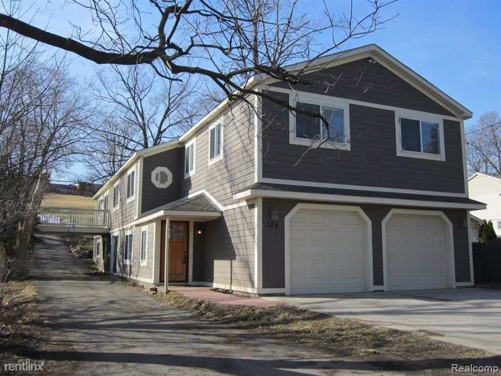 Primary Photo - 5 br, 3 bath House - 724 N Center St