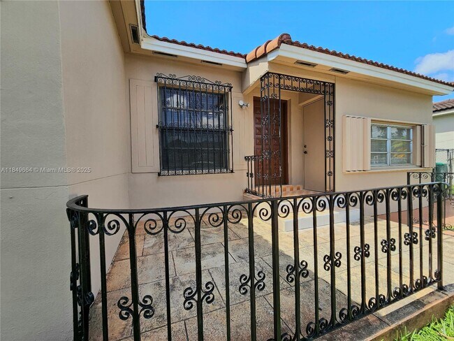 Foto del edificio - 3880 NW 2nd St