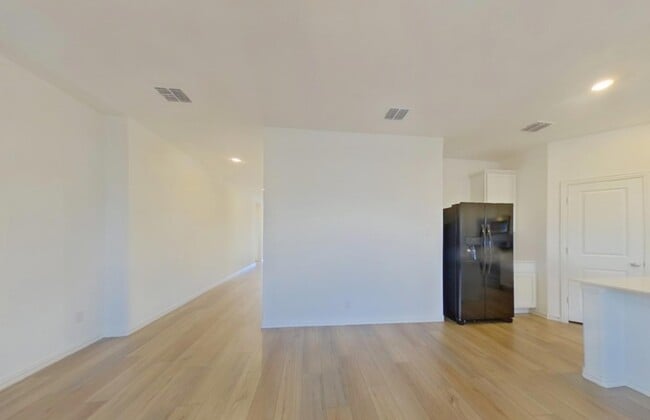 Foto del edificio - Bright, Spacious, and Ready to Call Home — 4 Bedrooms