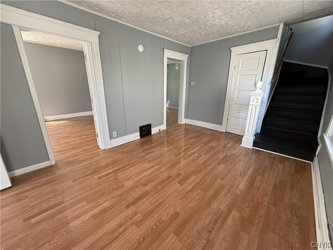 Building Photo - 154 Seeley Ave