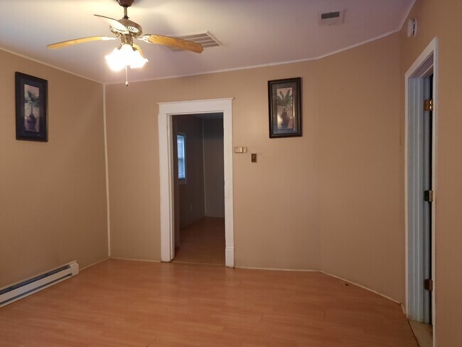 Building Photo - 1351 Delwood Dr SW