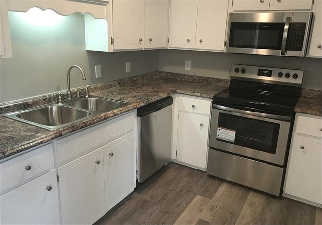 Building Photo - 102 Adams Ct