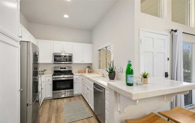 Photo - "Charming 1-Bedroom Retreat in Santa Ana!" Apartment