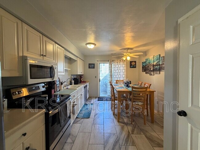 Building Photo - 6040 Capital Pl