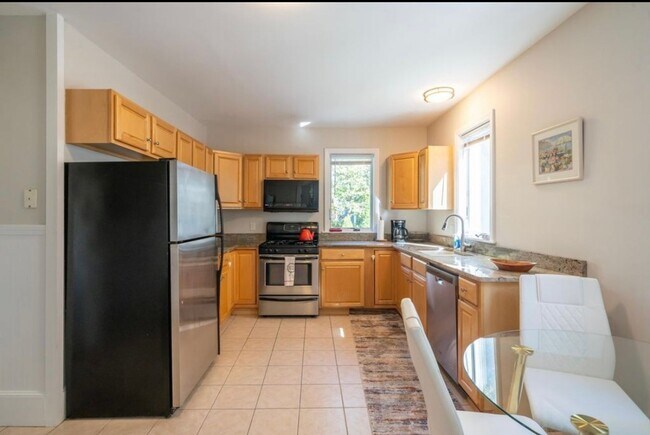 Foto del edificio - 4 Bedroom Townhome in Concord