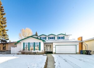 Building Photo - 5644 Dalhousie Dr NW