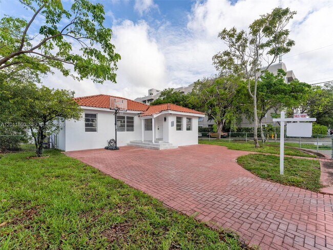 Foto del edificio - 520 NW 32nd Pl