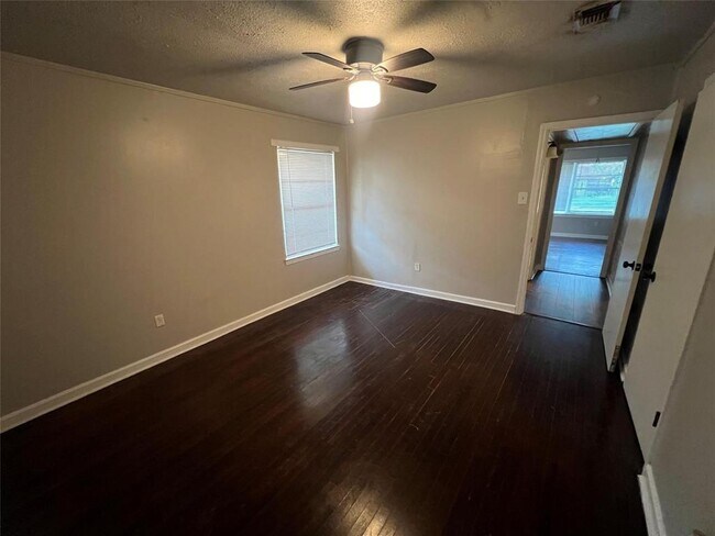 Building Photo - 5818 Glenhurst Dr