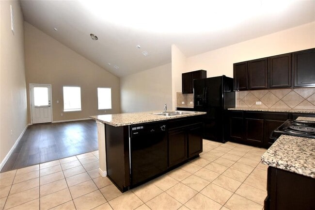 Building Photo - 5725 Roderick Dr
