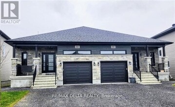 Building Photo - 928 Chablis Cres
