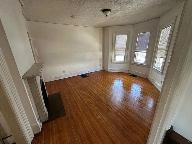 Foto del edificio - 525 Averill Ave