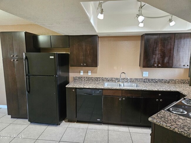 Building Photo - 835 N Granite Reef Rd