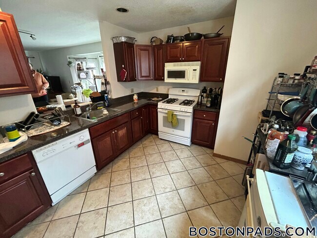 Building Photo - 5 Etna St