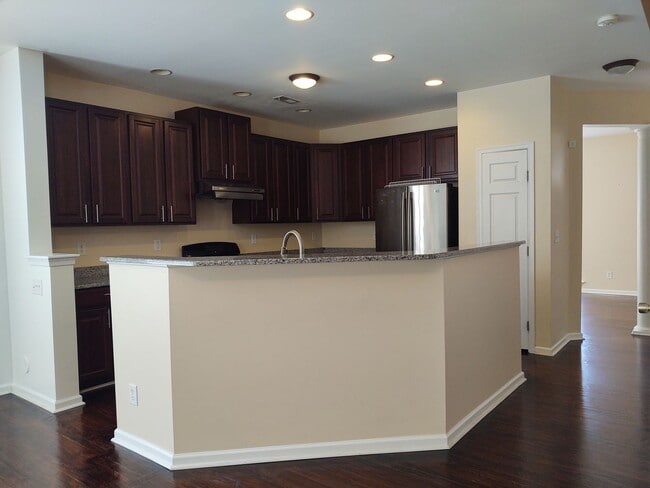 Building Photo - Move in ready End Unit Townhome located in...