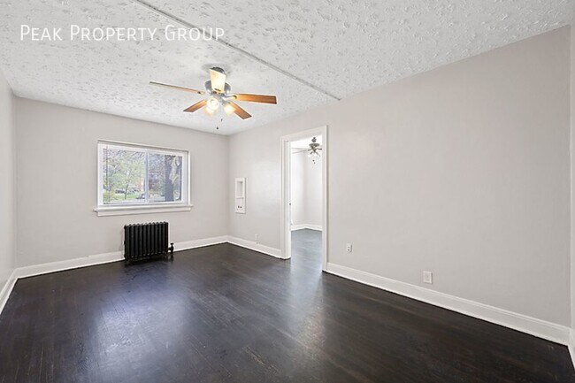 Building Photo - The purrfect place to sit & stay for you a...