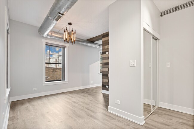 Foto del edificio - 7645 N Sheridan Rd