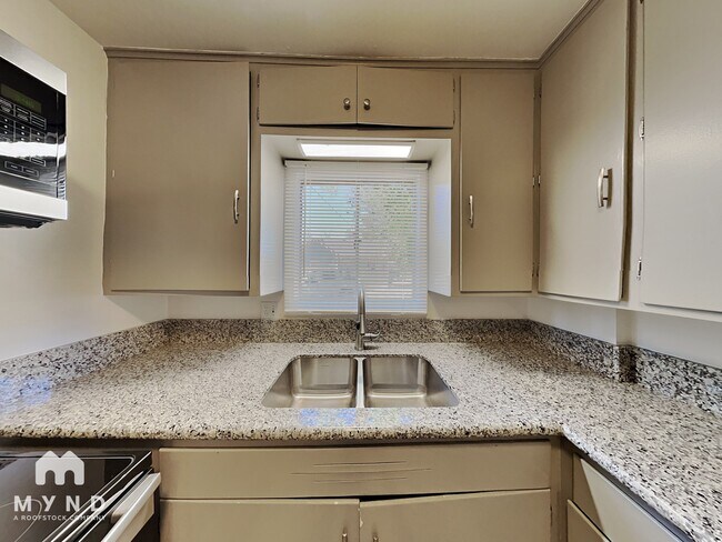 Foto del edificio - 220 Hillcrest Dr