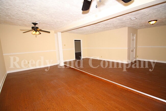 Building Photo - 3340 Morningview Dr