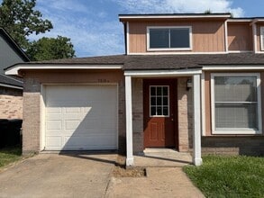 Building Photo - 9818 Rockcrest Dr