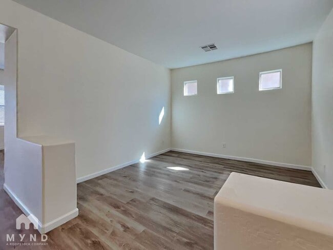 Building Photo - 1635 S Starling Dr