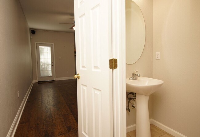 Foto del edificio - Central Niceville Location