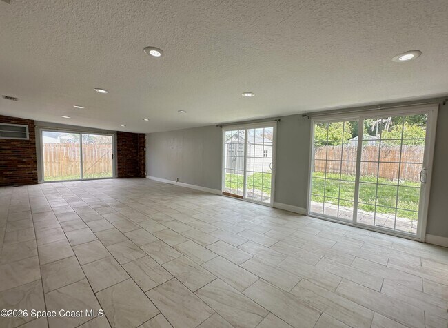 Foto del edificio - 1082 Madrid Rd