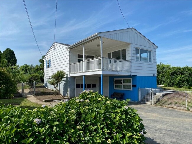 Building Photo - 206 Maple Ave