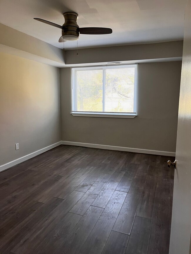 Building Photo - NEWLY AVAILABLE - RENOVATED 2 BR UNIT IN T...