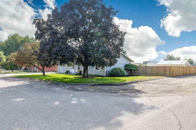 Building Photo - 3720 W Leola St