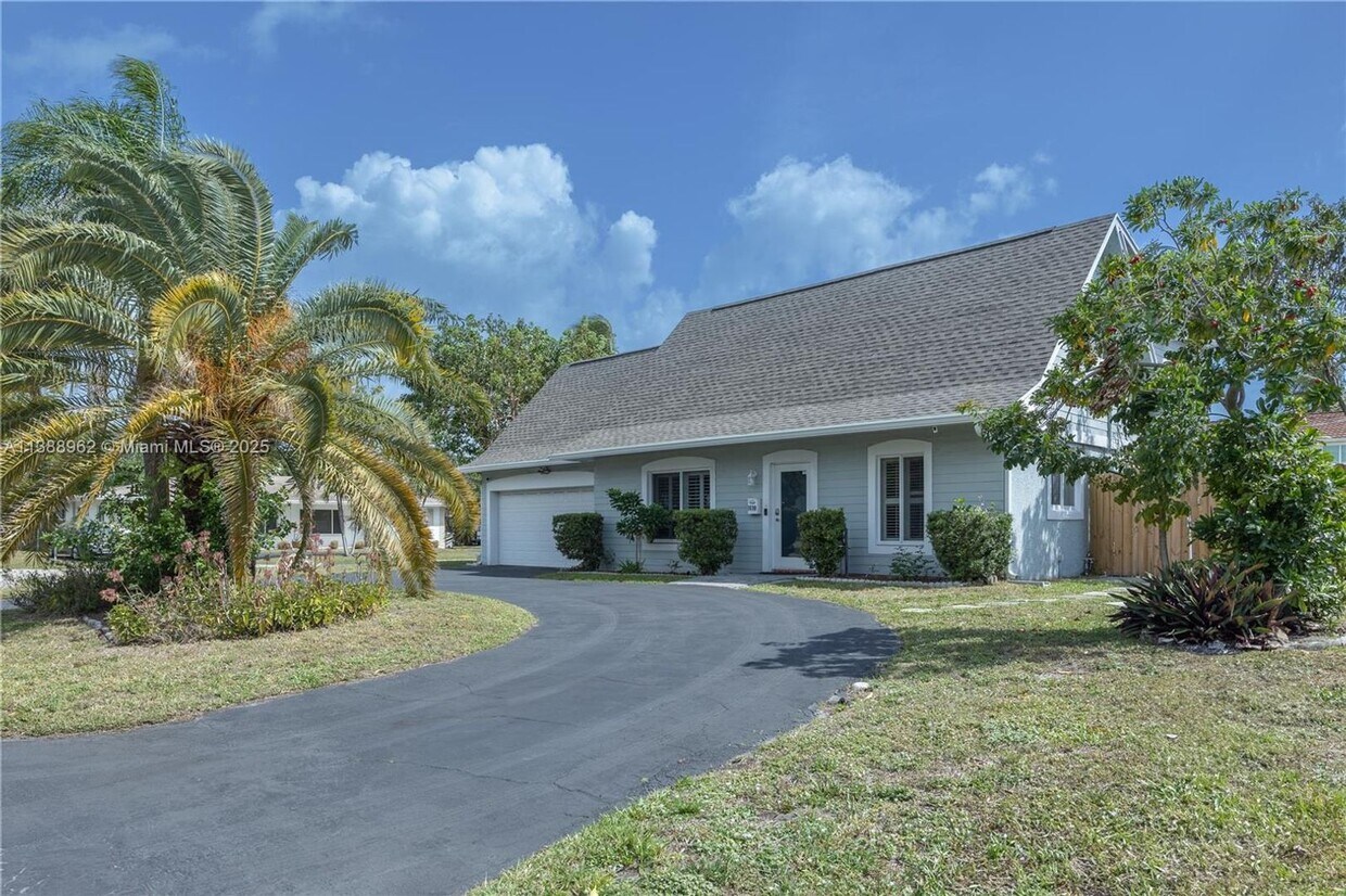 Foto principal - 1690 NE 25th Ave