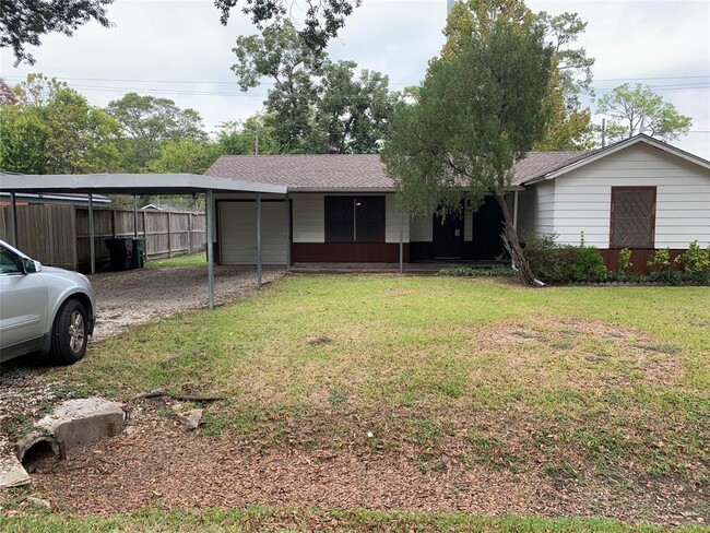 Building Photo - 405 Twin Oaks St