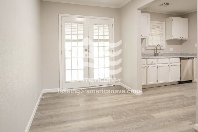 Foto del edificio - 6316 E 4th Terrace