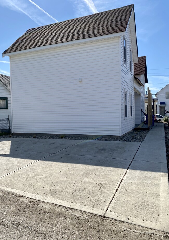 Building Photo - 3283 W 23rd Pl
