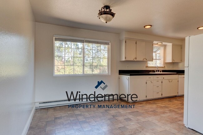 Foto del edificio - 3 Bed 1 Bath Rambler