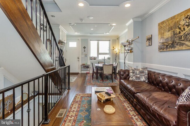 Foto del edificio - 1545 Dorrance St