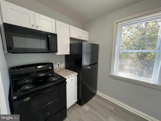 Foto del edificio - 110X Gleneagle Rd