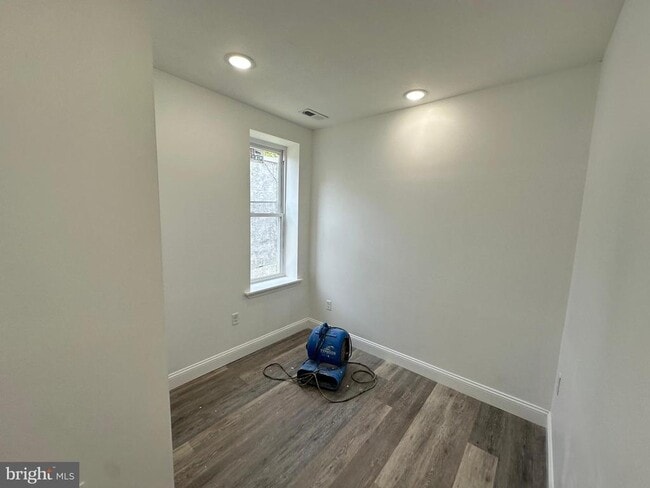 Building Photo - 1233 W Venango St