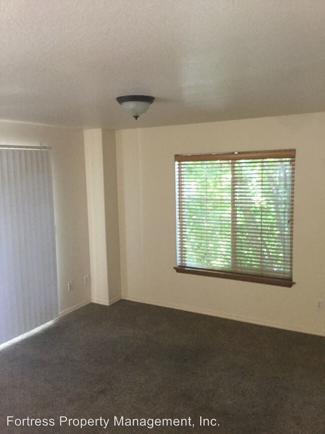 Foto del edificio - 12901-12911 NE Prescott Dr